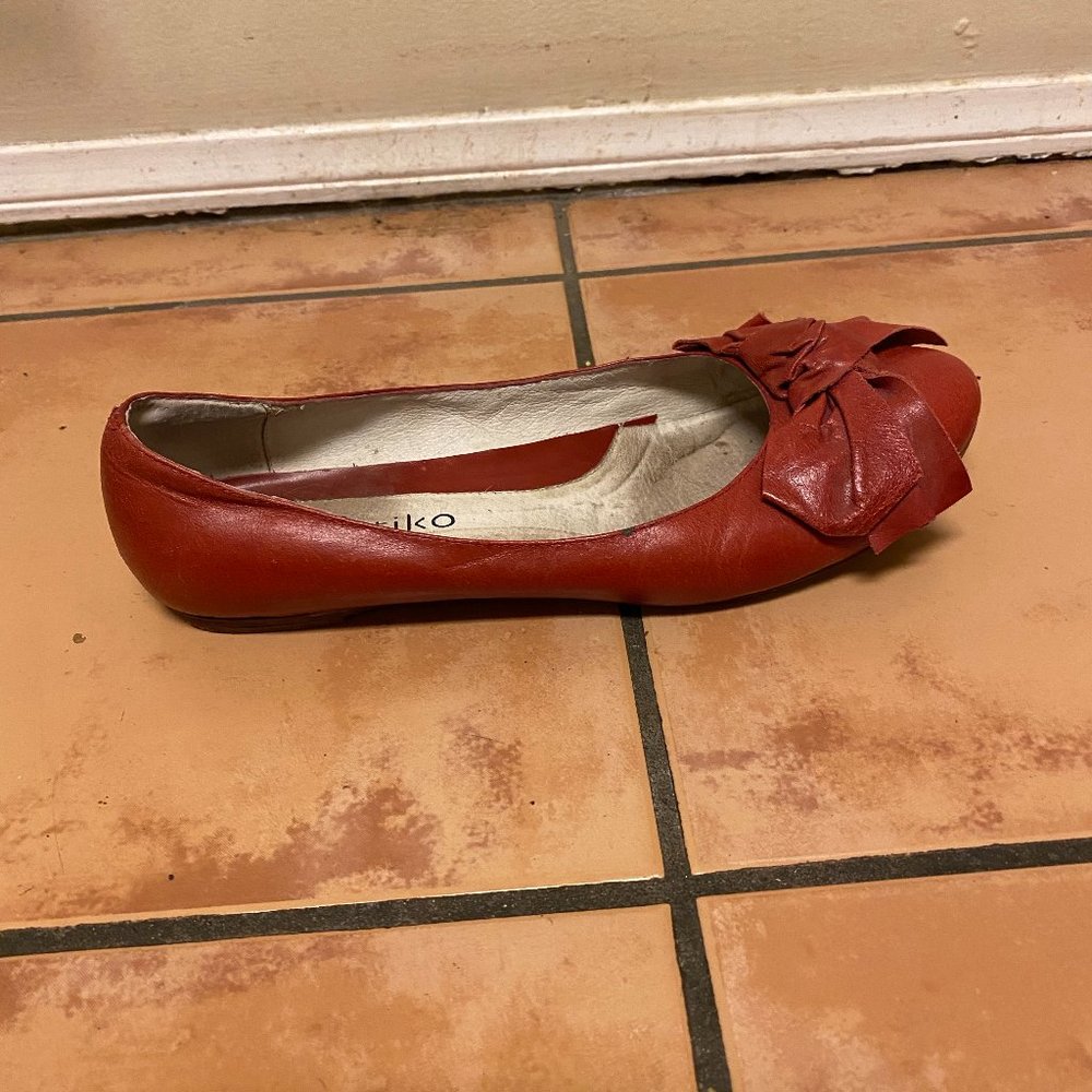 Rose Red  Ballet flat with bow tie on end